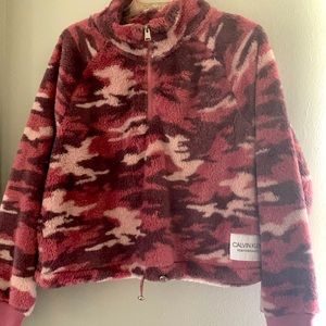New Calvin Klein pullover, size XL , camo in color pink.